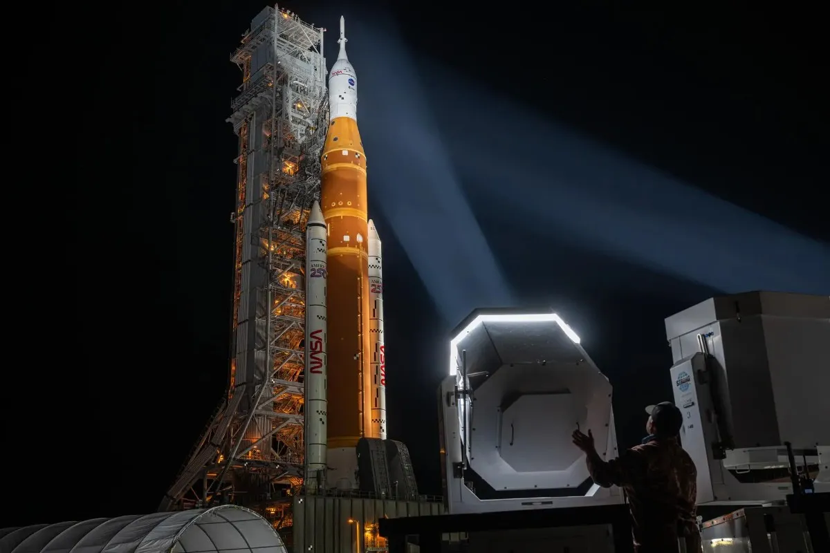 NASA Artemis II: The SLS Rocket Arrives at Pad 39B for Launch in April